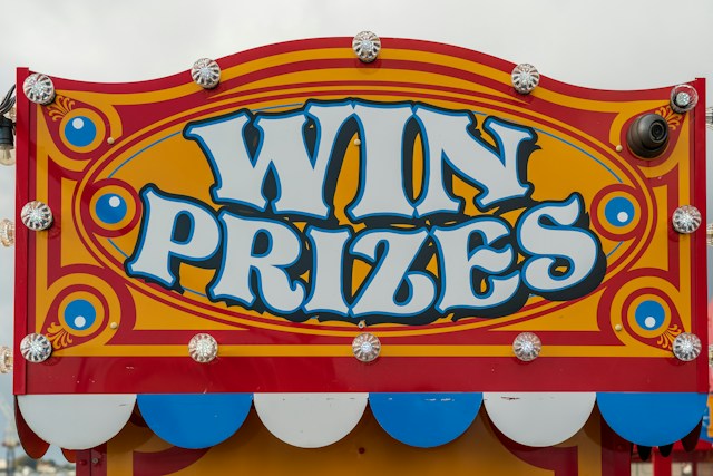 Win Prizes Circus Signage